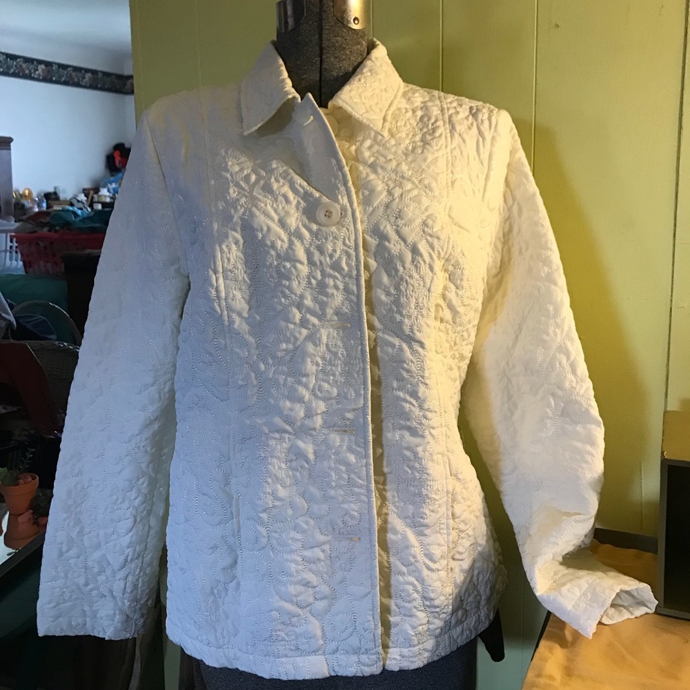 NWOT cream jacket. A summer must have.